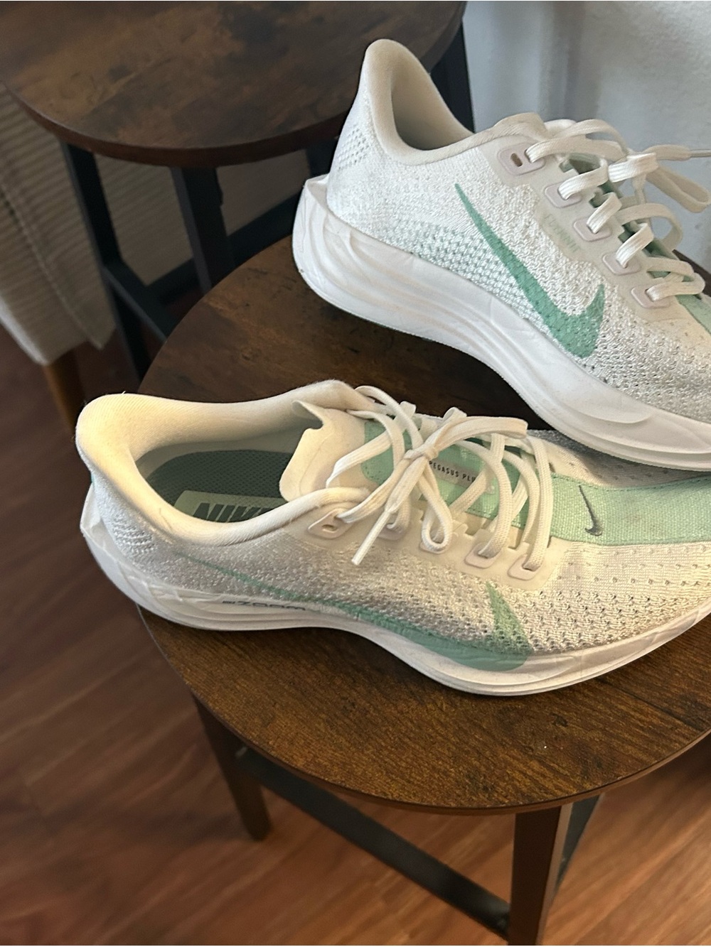 Nike Women White and Mint Running Sneakers - Picture 1 of 6